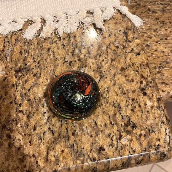 Paper weight - Picture 2 of 2